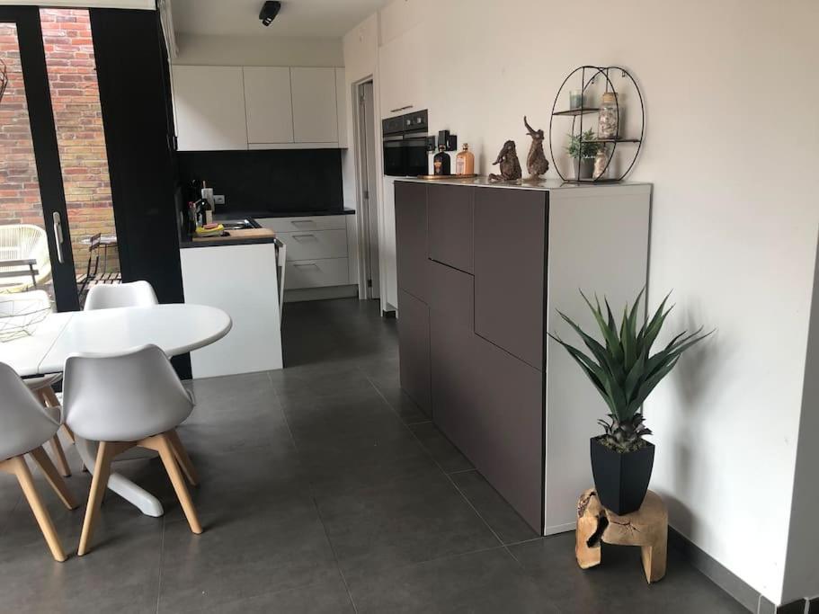Hedendaags, Verzorgd Appartement Op Unieke Locatie Ostende Exteriér fotografie